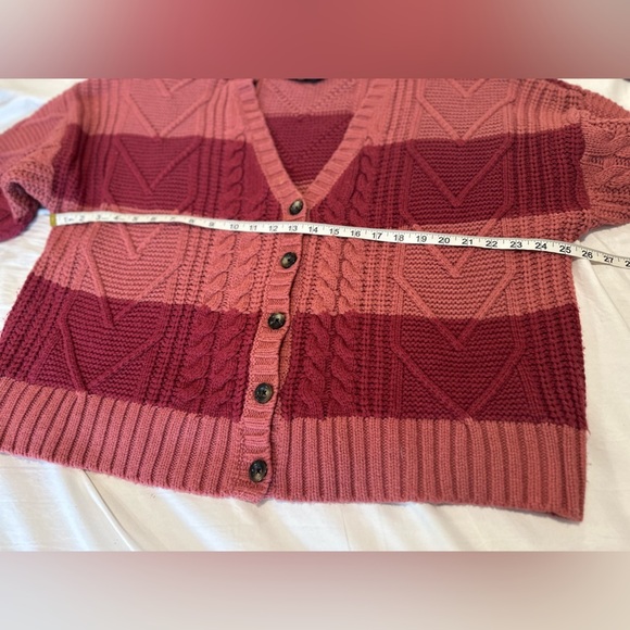 Torrid Sz: 2 Cable Knit Oversize Cardigan V-Neck Button Sweater Pink and Mauve. - Picture 3 of 10